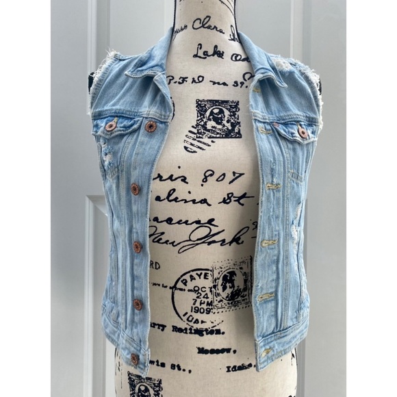 NWOT &Denim Light Wash Denim Jean Vest - Picture 5 of 5